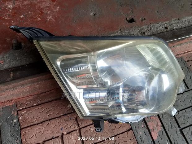 Headlight Noah 2012 Xenon