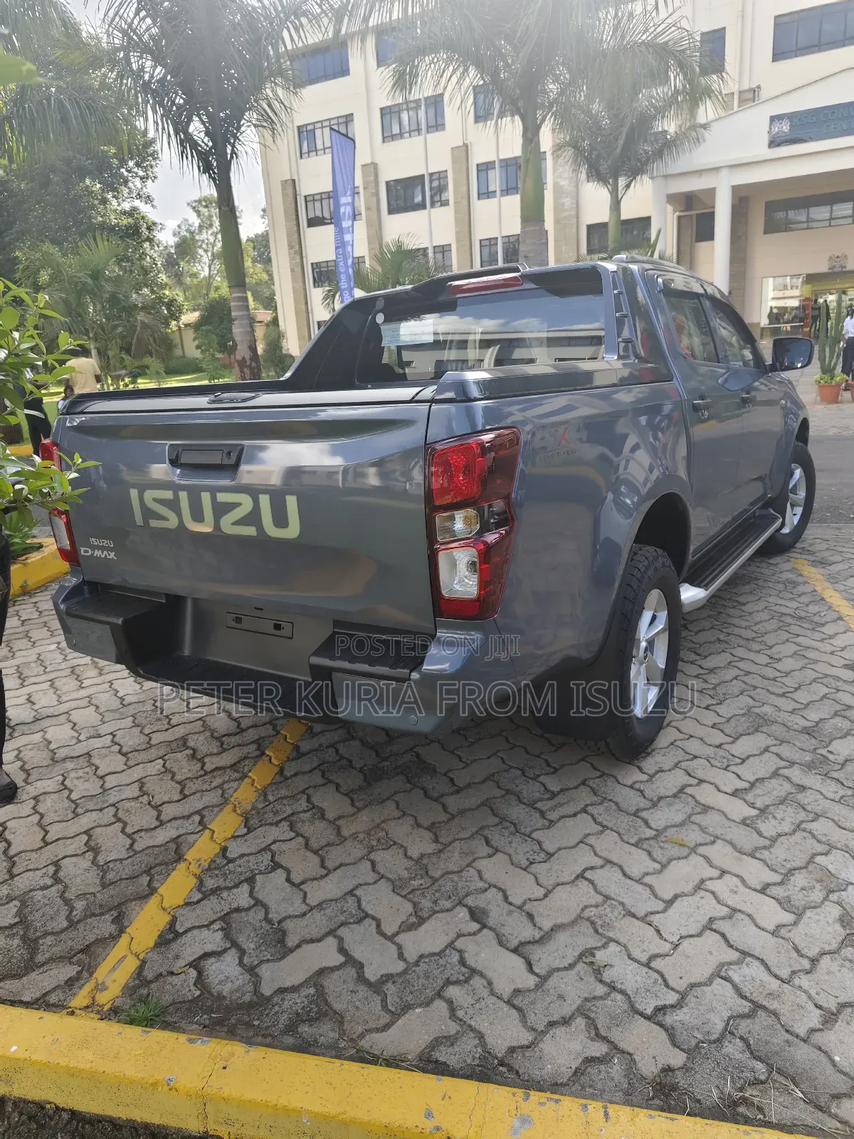 New Isuzu D-MAX 2025 Gray