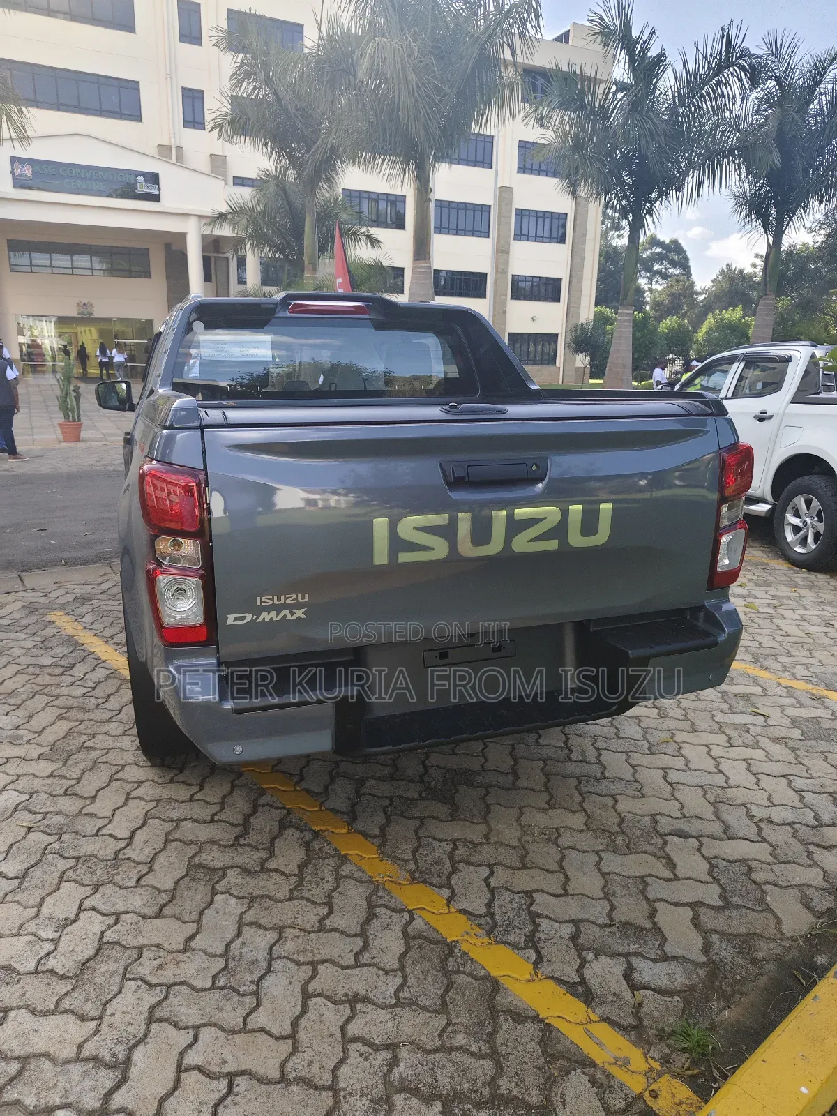 New Isuzu D-MAX 2025 Gray