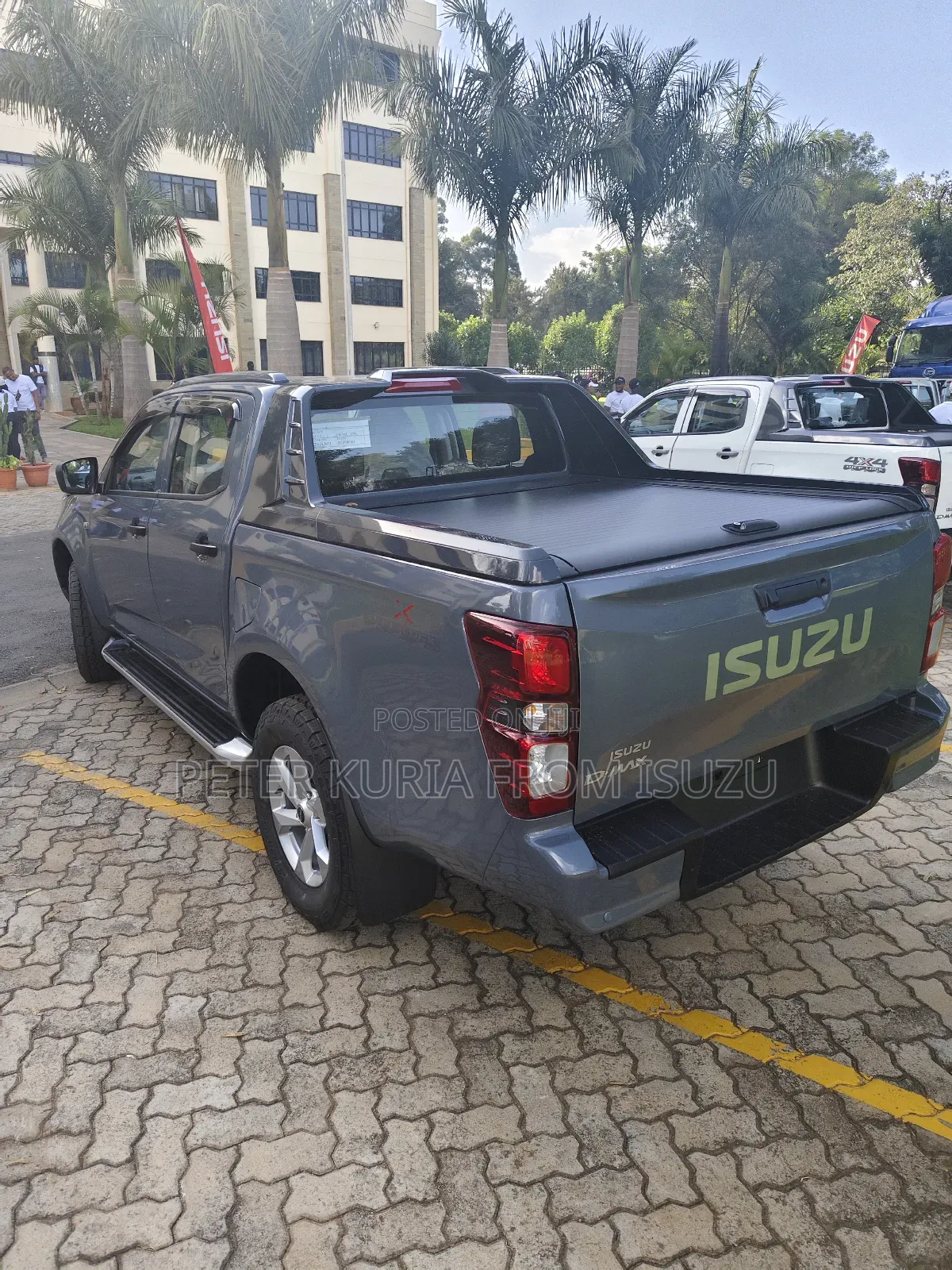 New Isuzu D-MAX 2025 Gray