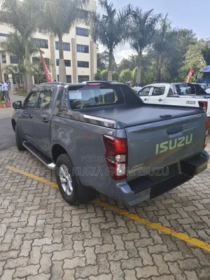 New Isuzu D-MAX 2025 Gray