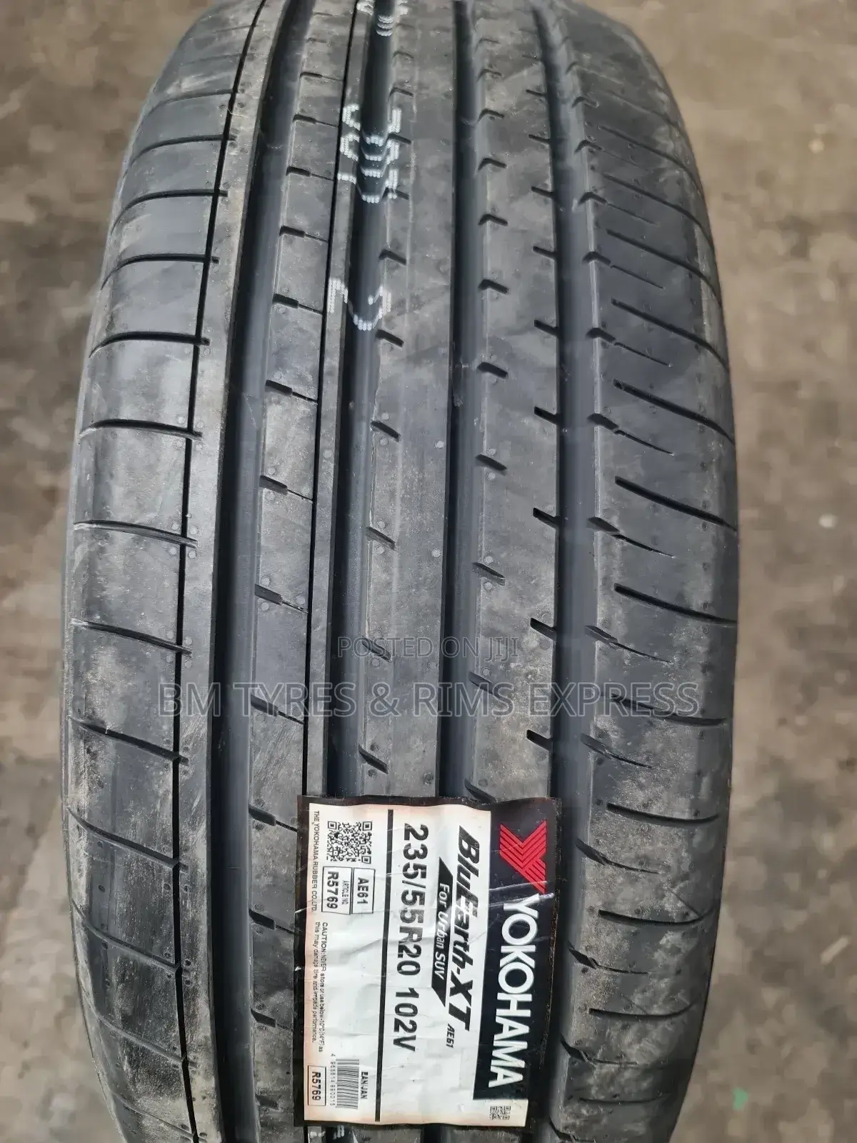 235 /55 R20 Yokohama (Japan)