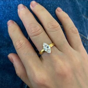 Shiny Zircon Diamond Ring - main view