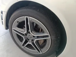 Mercedes-Benz C200 2019 Pearl
