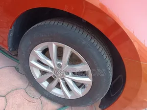 Volkswagen Touran 2018 Orange