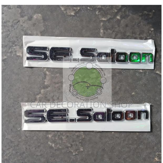 Se Saloon Letter Decal Badge
