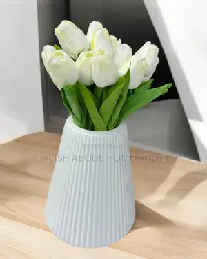 Large Ribbed Flower Vase