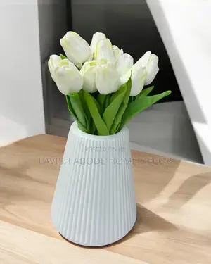 Large Ribbed Flower Vase