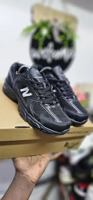 Black New Balance 530 Sneakers
