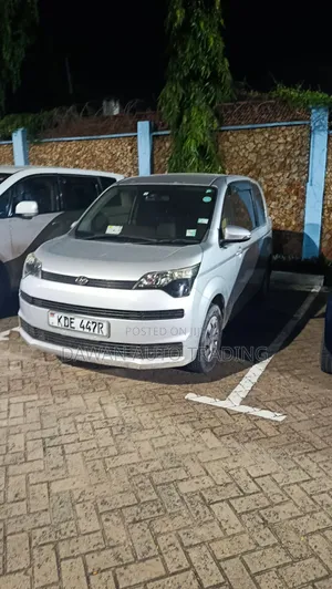 Toyota Spade 2015 Silver