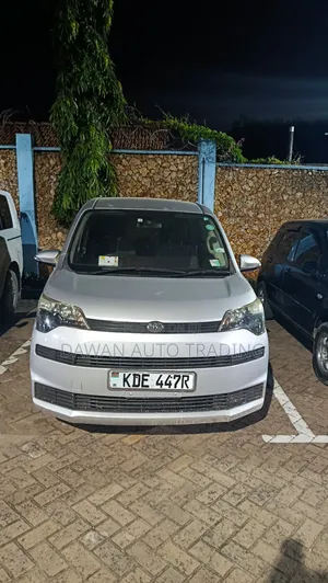Toyota Spade 2015 Silver