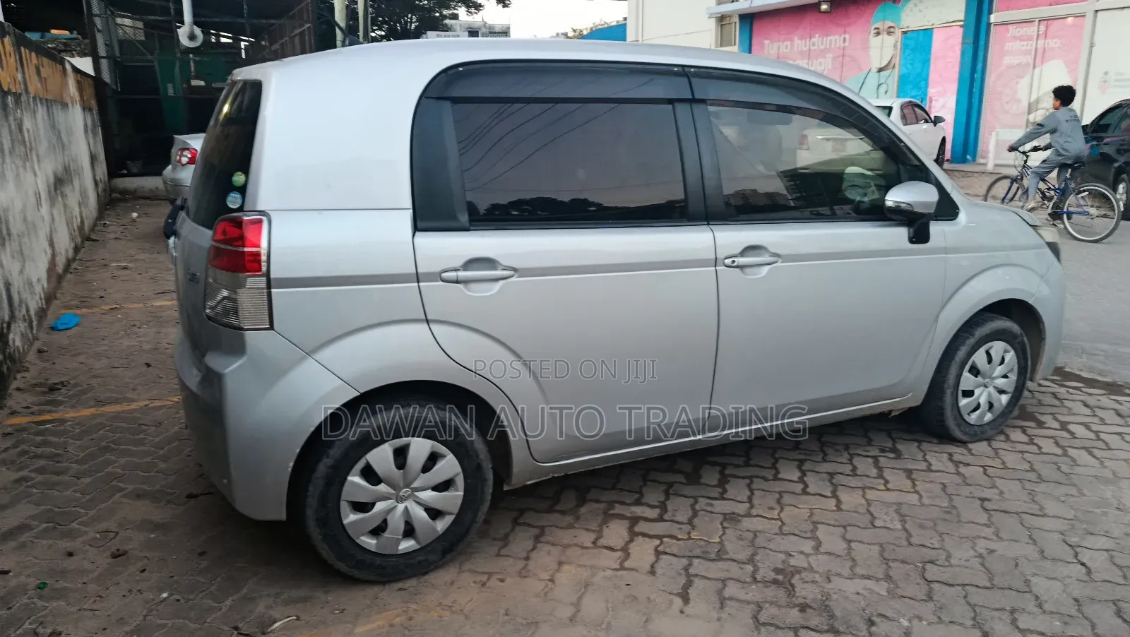 Toyota Spade 2015 Silver