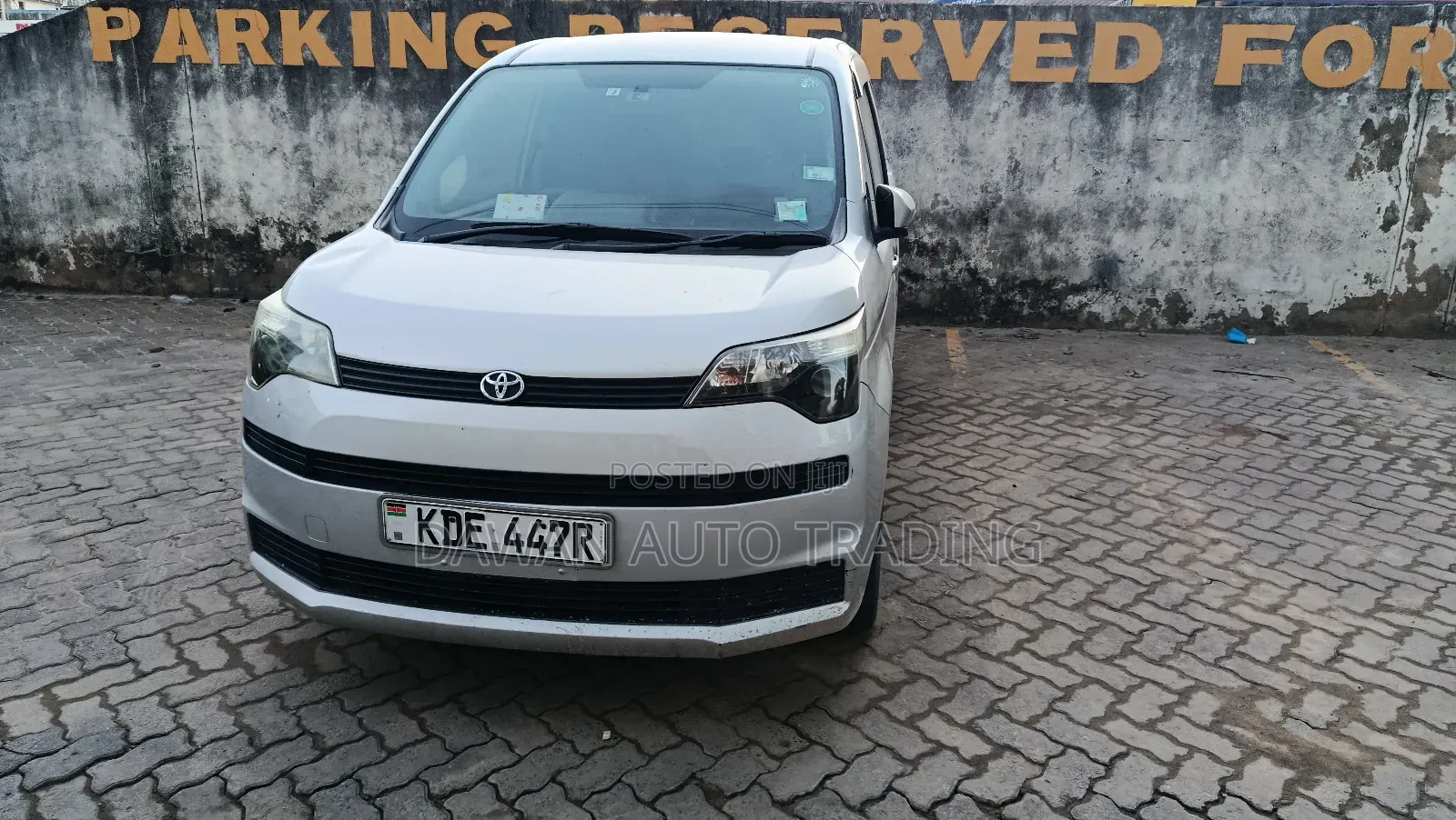 Toyota Spade 2015 Silver