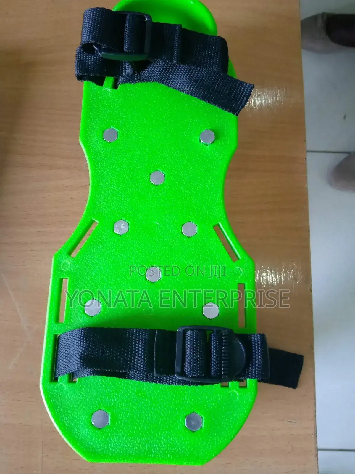 Epoxy Application Spiked Shoes