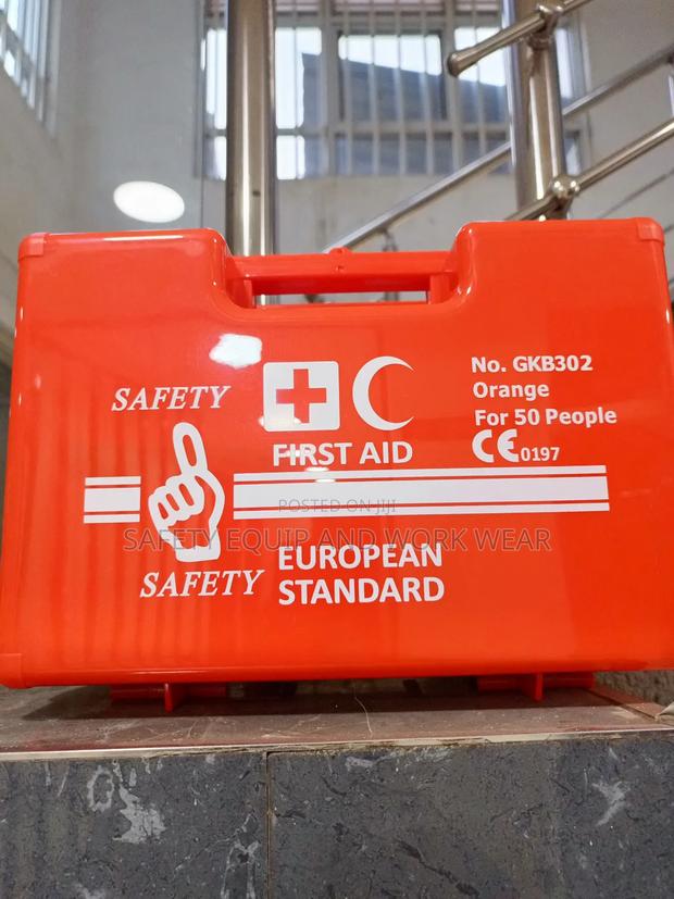 Team Sized First Aid Box Gkb302 Orange Safety Kit - main view