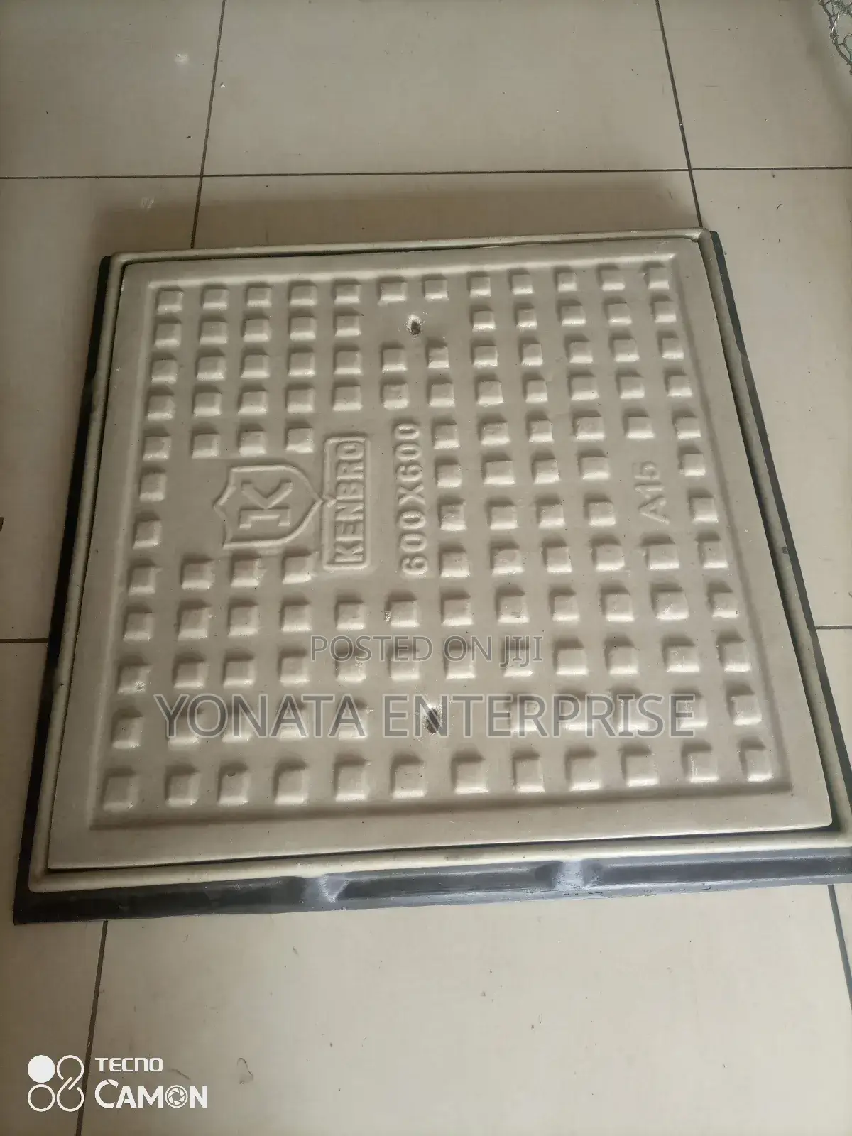 Polysynthetic Manhole Cover
