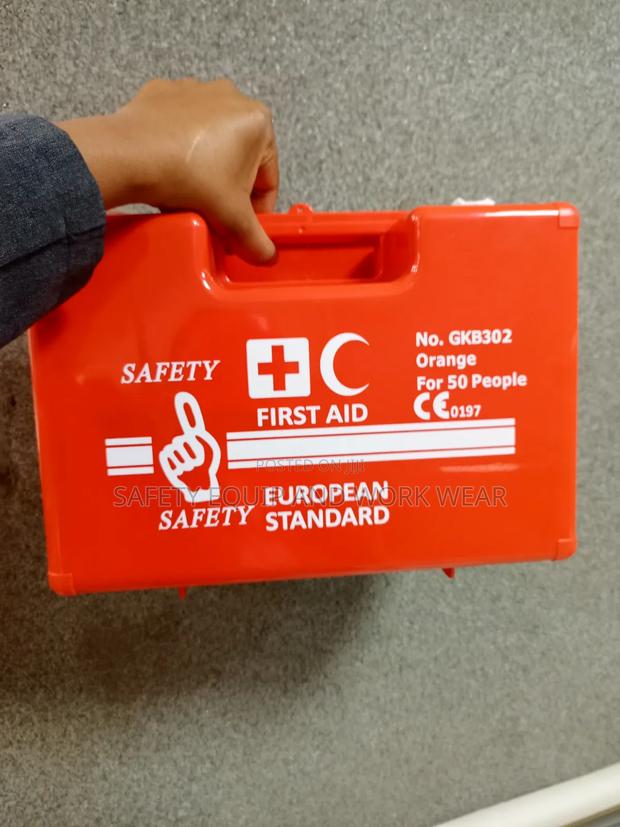 Gkb302 Orange First Aid Kit Easy to Carry. - main view