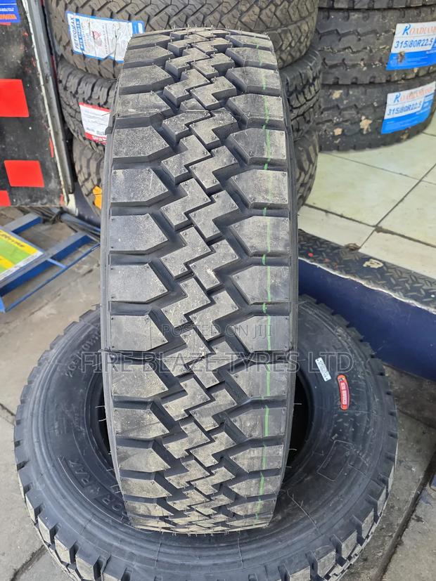 265/70r19.5 Sportrak - thumbnail 2