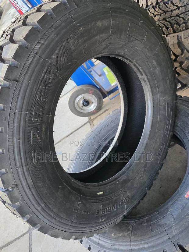 265/70r19.5 Sportrak - thumbnail 3