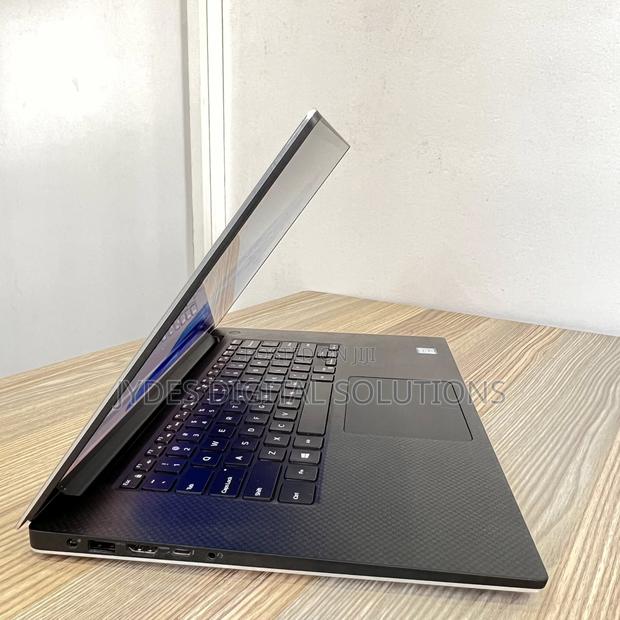 Laptop Dell Precision 5540 16GB Intel Core I7 SSD 512GB - thumbnail 3