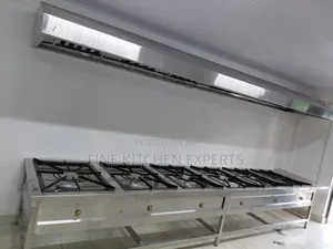 Hood and 6 Burners Cooker.
