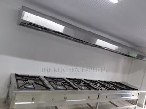 Hood and 6 Burners Cooker.