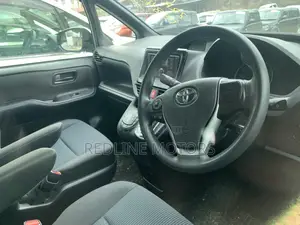 Toyota Noah 2.0 AWD (7 Seater) 2018 Silver