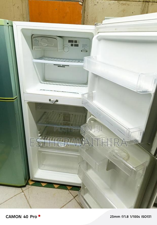 A Neat Lg Double Door Fridge 250 Litres - thumbnail 2