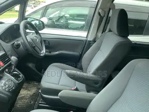 Toyota Voxy 2018 Silver