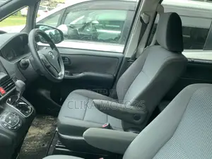 Toyota Voxy 2018 Silver