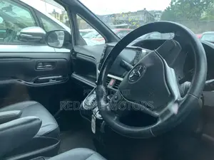Toyota Esquire 2.0 FWD (7 seater) 2018 Pearl
