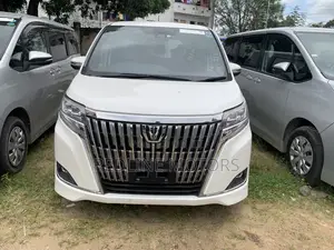 Toyota Esquire 2.0 FWD (7 seater) 2018 Pearl