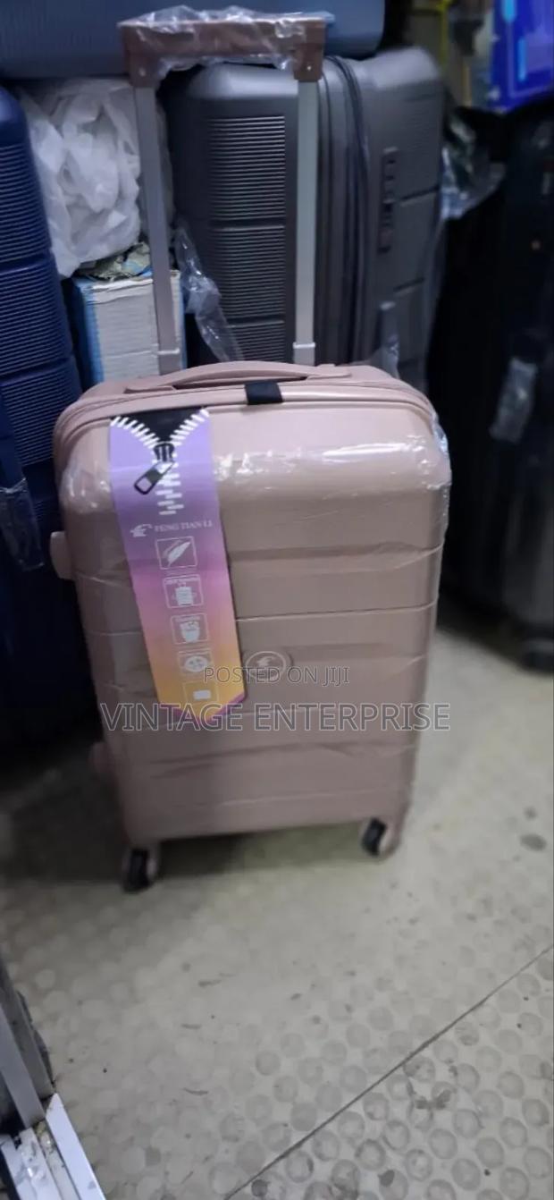 Unbreakable Rubber Suitcase Small - thumbnail 2