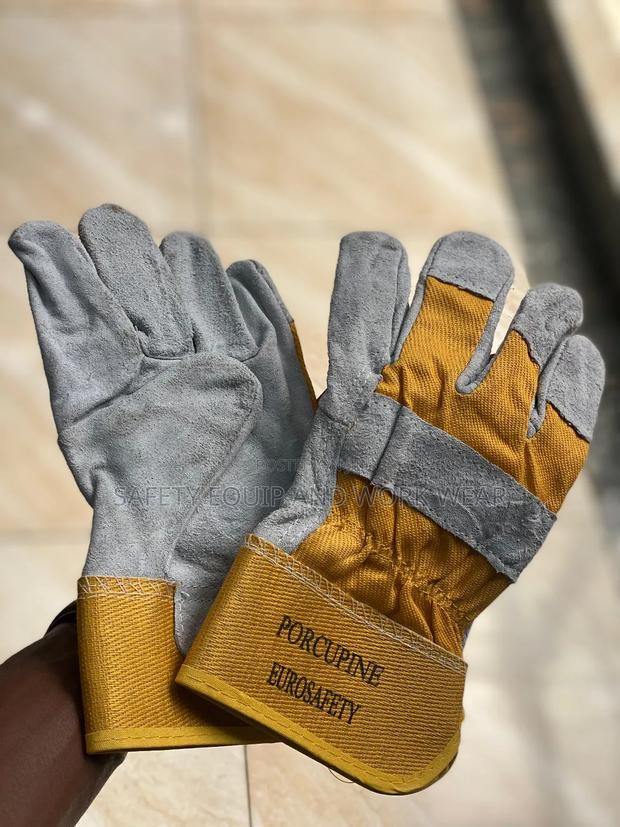 Short Leather Gloves Built For Hard Work - main view