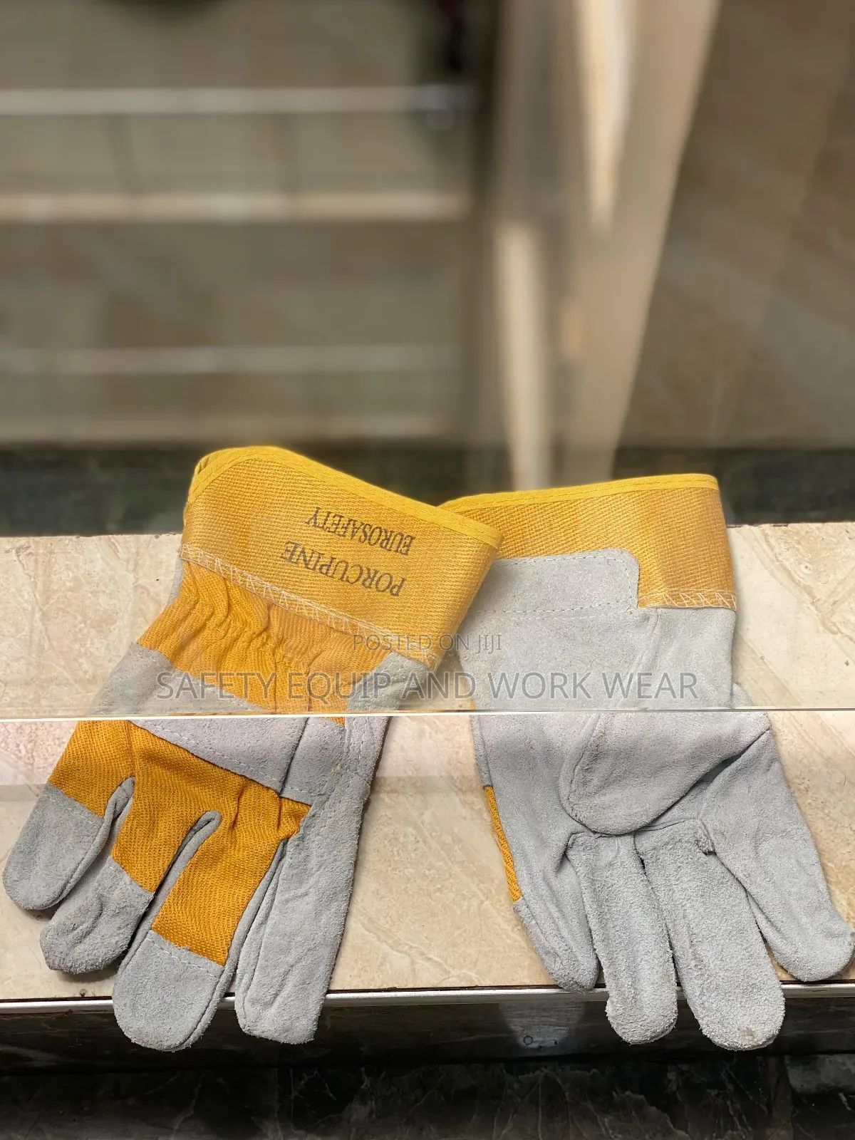 Short Cuff Leather Gloves Industrial Settings.