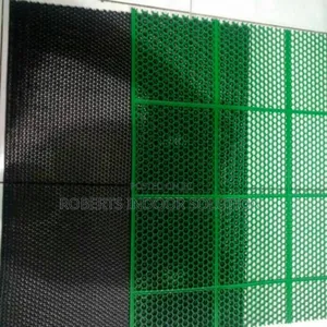 – Green PVC Runner Posts
