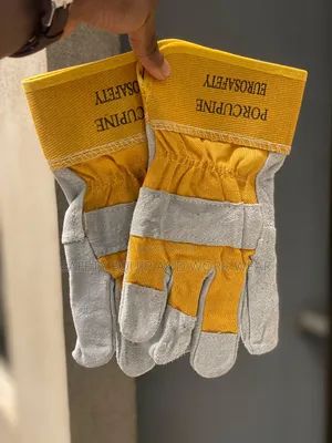 Short Safety Leather Gloves Built For Action.