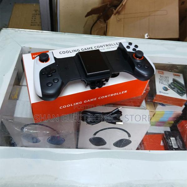 Mobile Power Game Handle Shooter Trigger Cooling Fan