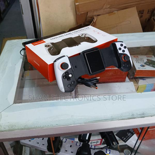 Customized Keys Mobile Gaming Controller With RGB Cooler - main view