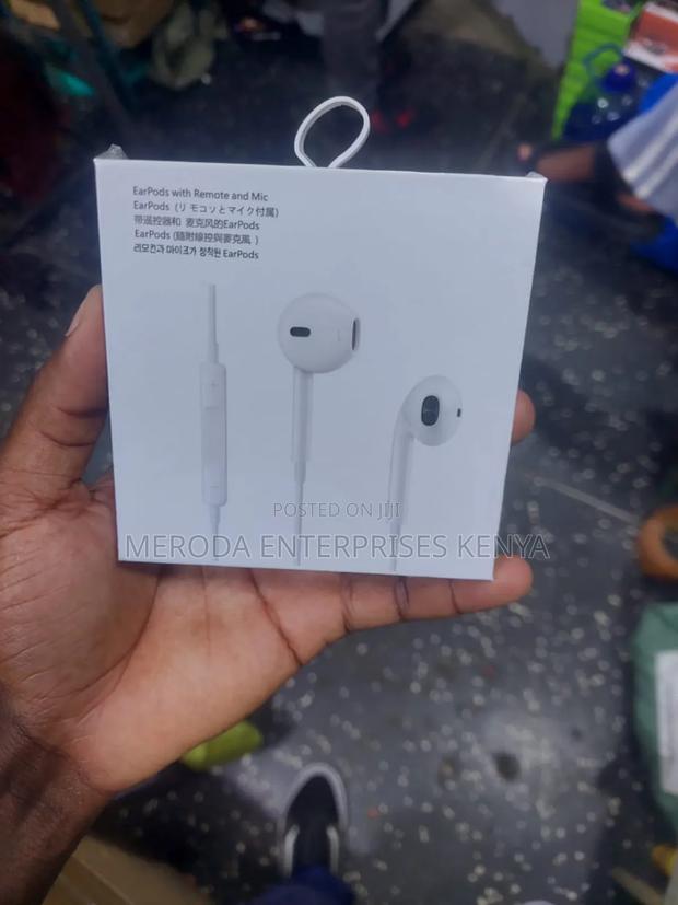 Stereo Flat Ear Headphones White - main view