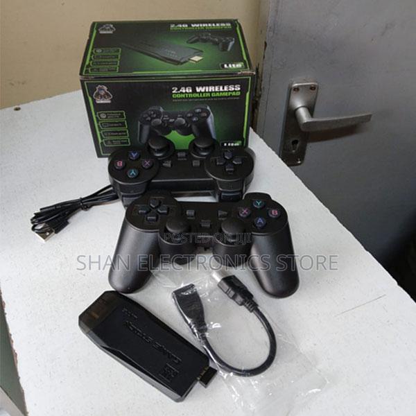 Wireless Controllers –– 10,000 Video Game Retro Box – Plug - main view