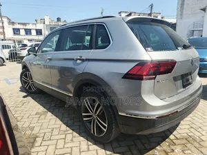 Volkswagen Tiguan 2.0T SEL R-Line AWD 4MOTION 2019 Gray