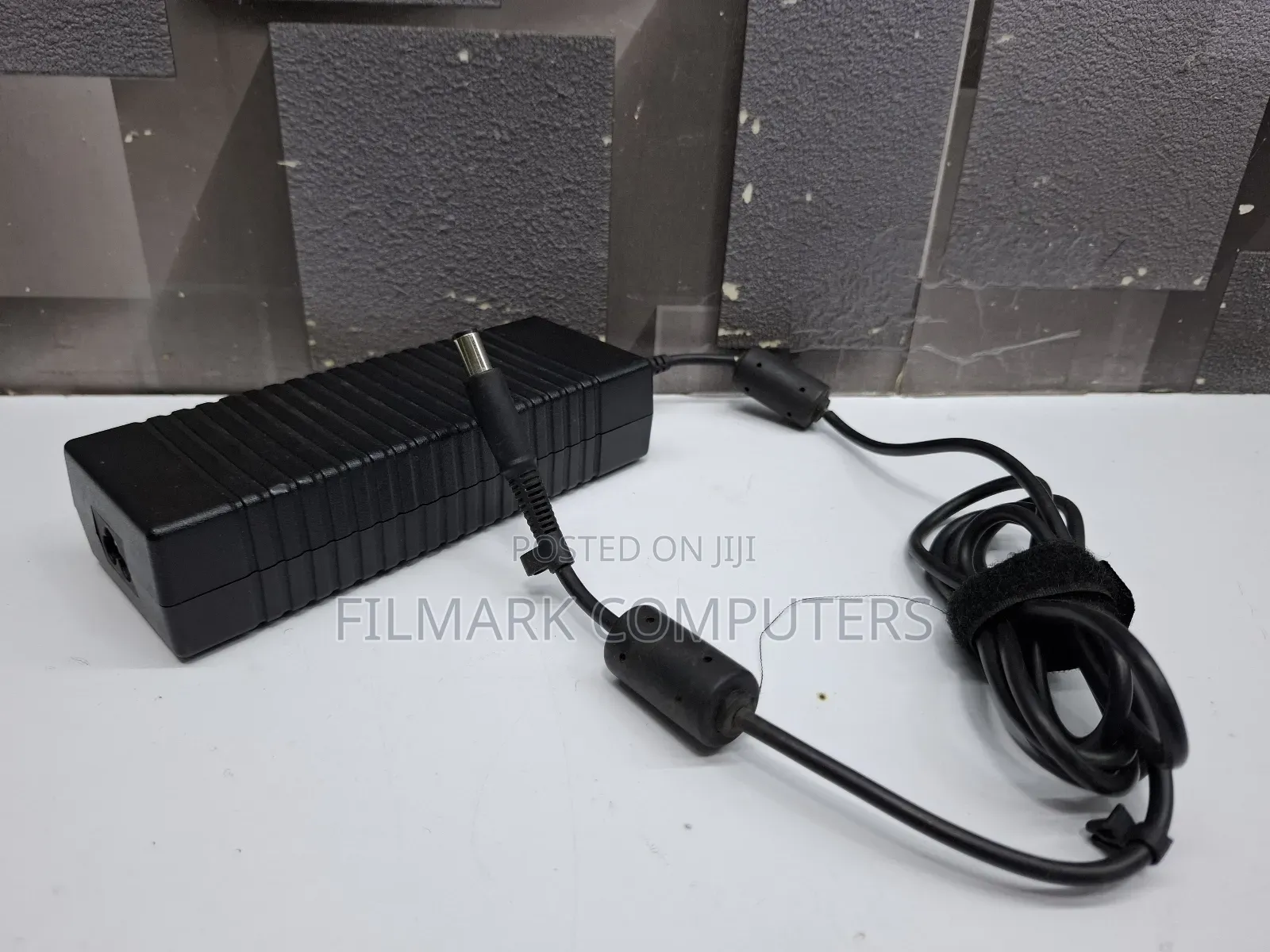 Hp135 Watt 8200 Elite External Ultra-slim Ac Adapter.