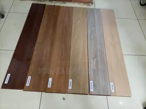 8mm Thick Laminated Flooring