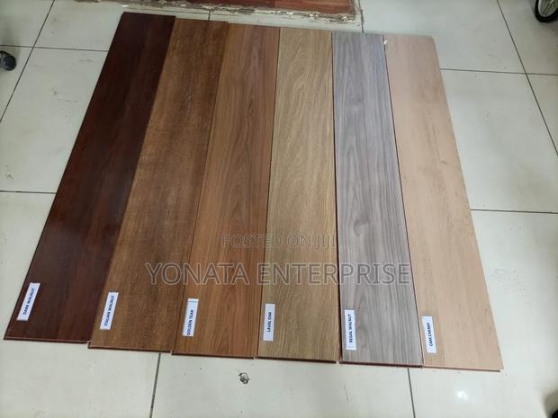 8mm Thick Laminated Flooring
