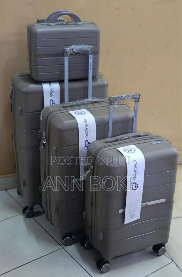 *4 in 1 Luxurious Unbreakable Suitcase*Zipper - main view