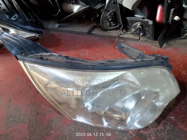 Toyota Noah Headlight  2012 Non