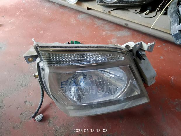 Nissan Caravan Headlight Non