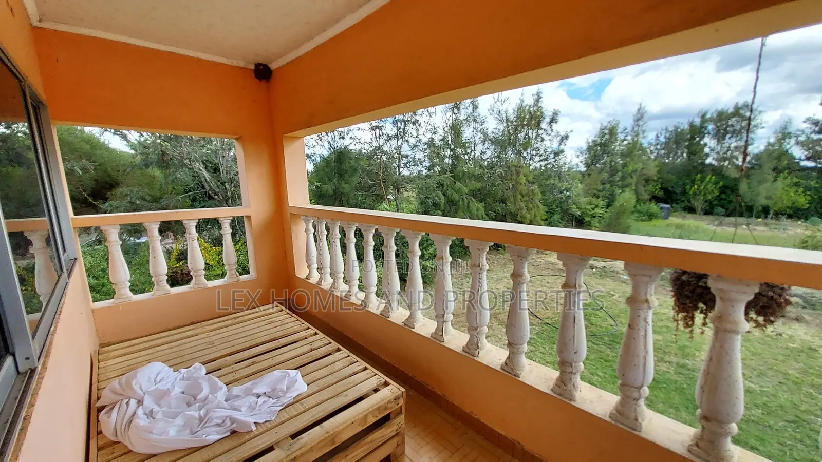 4bdrm Mansion in Kandisi for sale