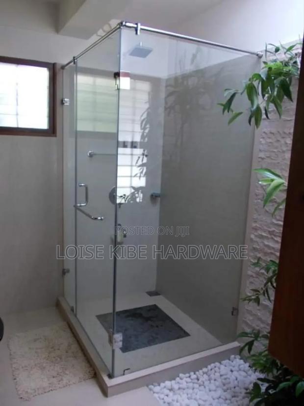 Big Showercubicle Available